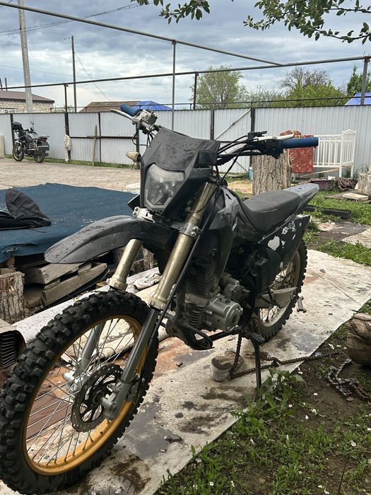 Продам мотоцикл 250 кубов