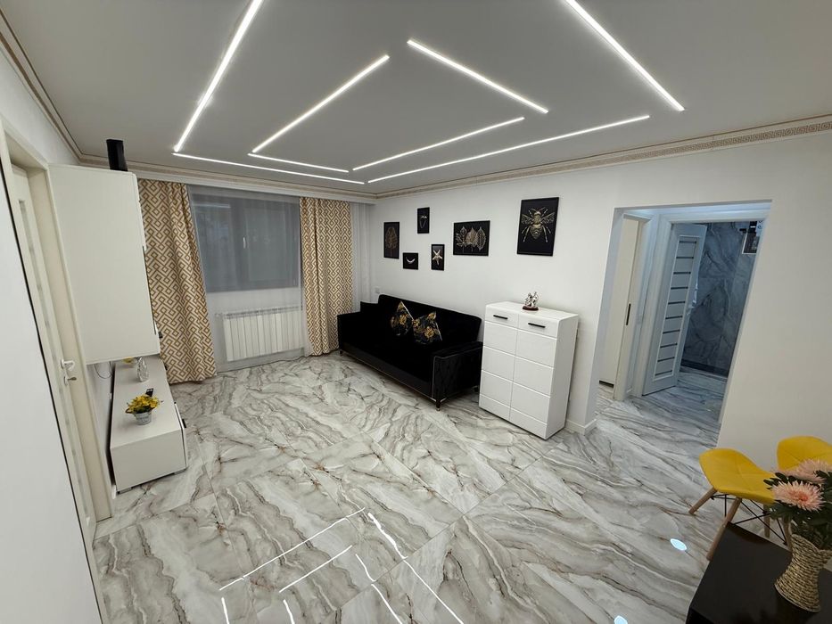 Închiriez apartament 2 camere, ultracentral, Statuia Nespalata, parter, utilat și mobilat Premium