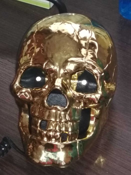 Телефон "золотой череп".