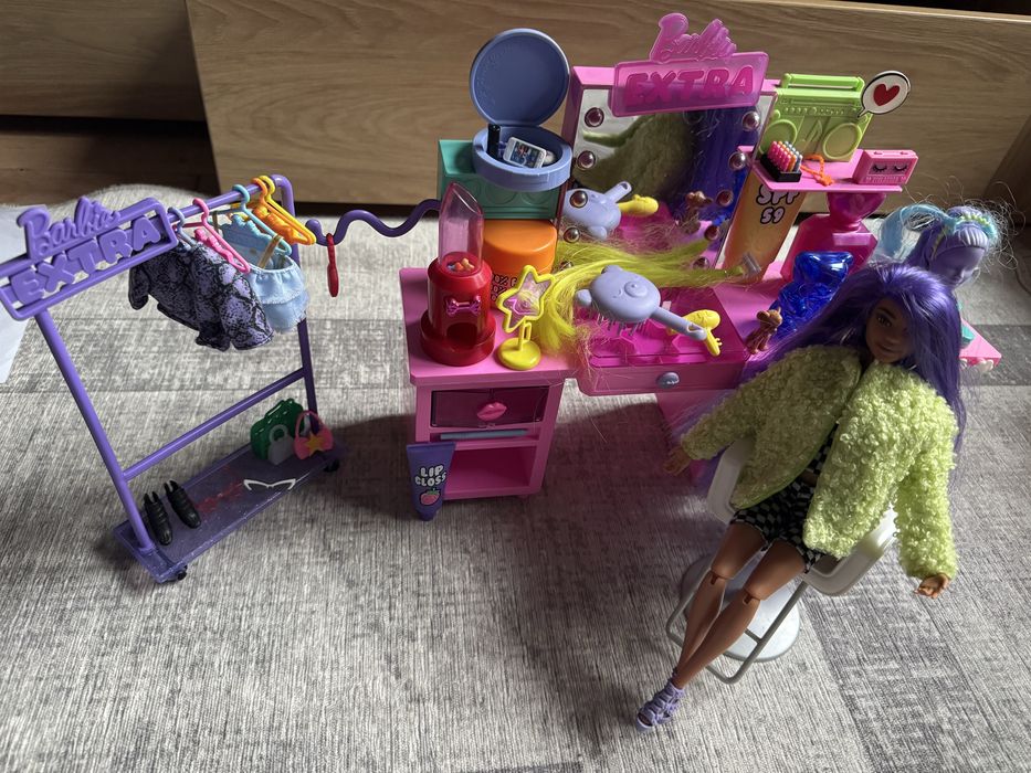 Комплект Барби тоалетка със светлини и много аксесоари