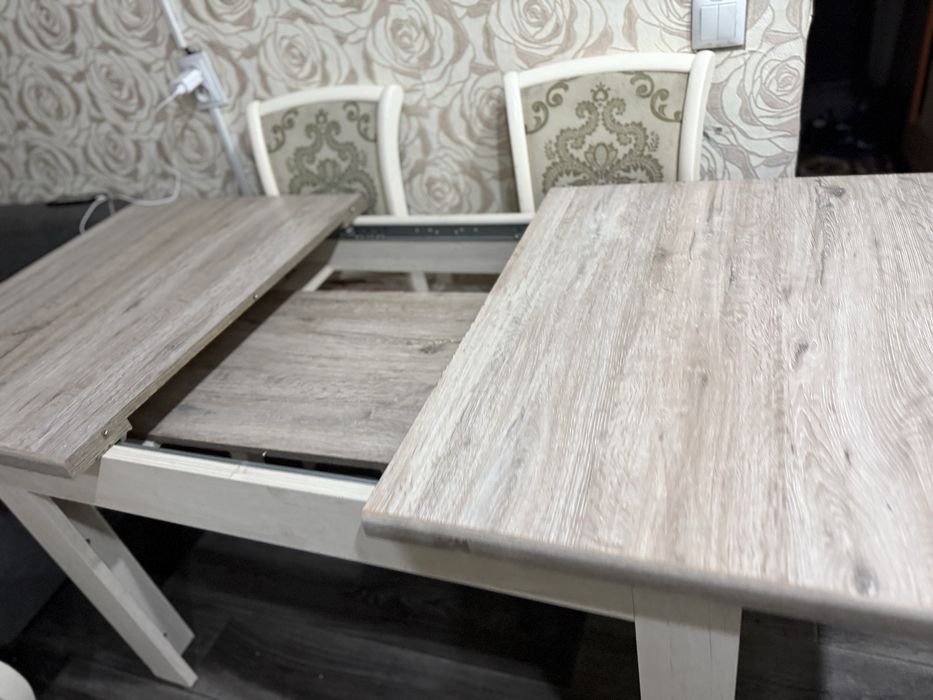 Поодам стол +книжный стол