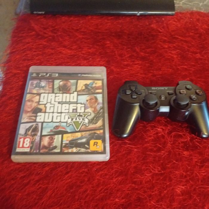 Vând PlayStation 3