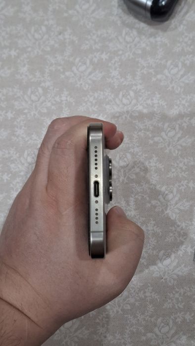Продам iPhone 15 Pro Max (Natural Titanium) на 256 ГБ.