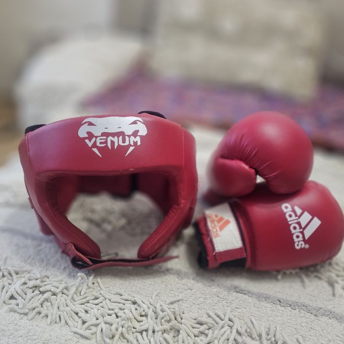 Продается шлем, перчатки, футы для таеквондо