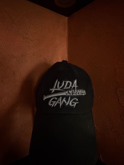 LudAa die mf рядки дрехи