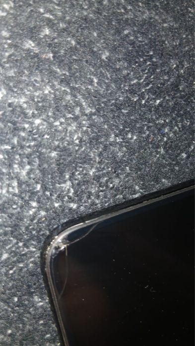 Vand iphone x 256gb 100% bat cu o mica crapatura in colt far in rest inpecabil ( sau schimb cu ceva mai bun )