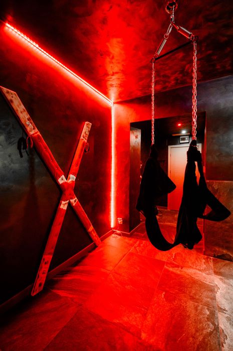 DISCRET-RED ROOM-Regim hotelier-BDSM-Apartament Jacuzzi