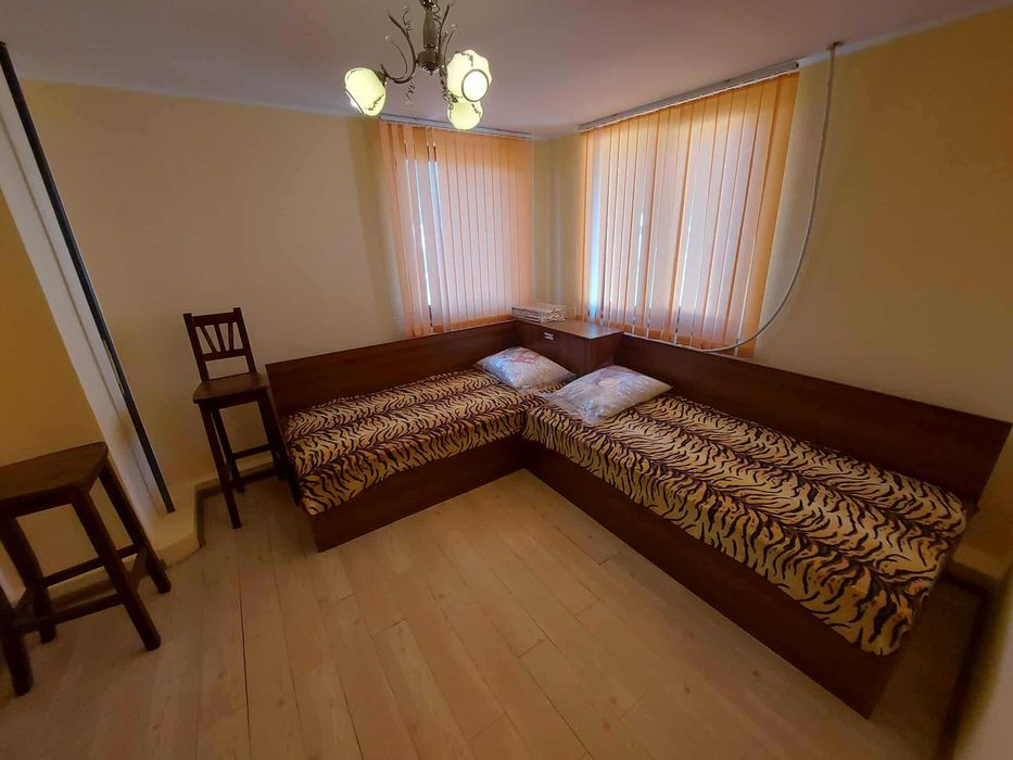 Двуетажна къща, с. Момино