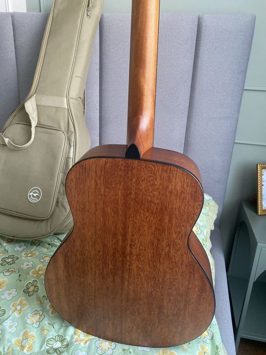 продам срочно аккустическую гитара от Caraya