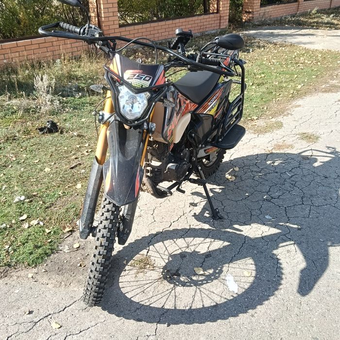 Продам мотоцикл 250 эндуро, пробег только 2000 км,
