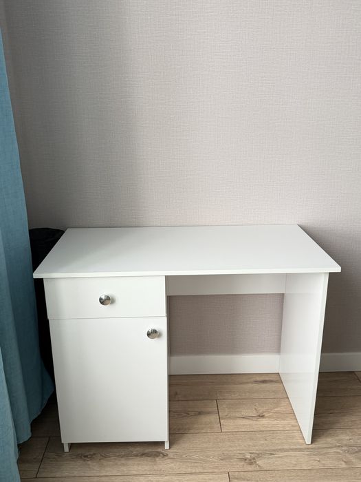 Парта с полками