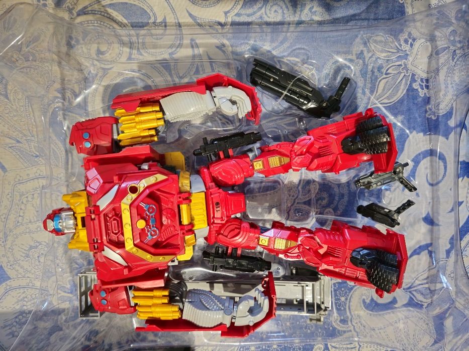 Робот трансформер в пожарную машину