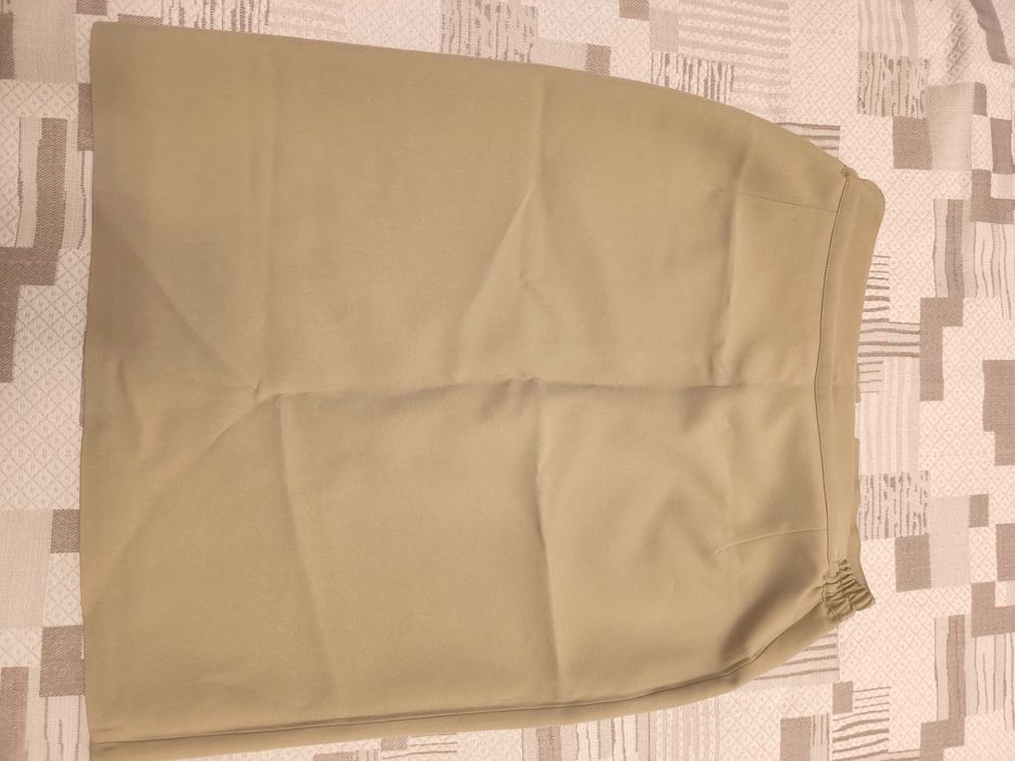 Пола права нова бежова