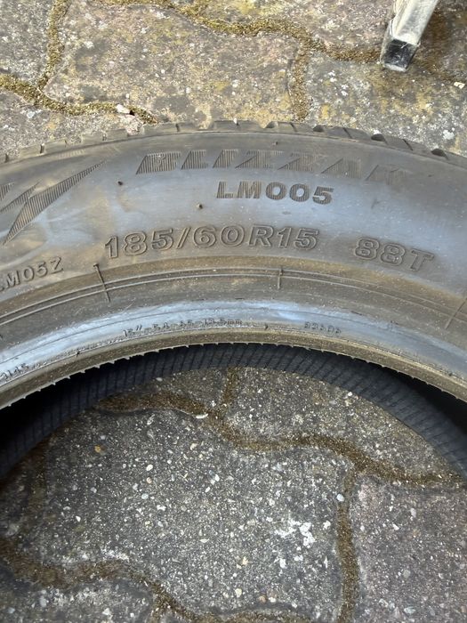 Vand 3 anvelope BRIDGESTONE 185/60 R15, M+S cu urmatoarele DOT-uri ;3625;2125;3823