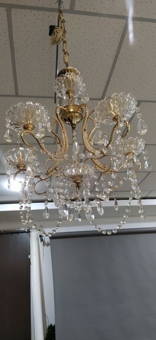 Люстра пятирожковая.