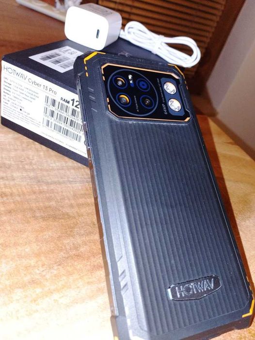 Cyber13Pro водо удароустойчив телефон 8ядр 256GB 20GB 10800mAh запазен