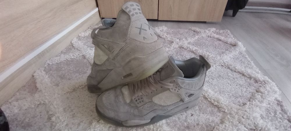 Jordan 4 retro kaws 42,5