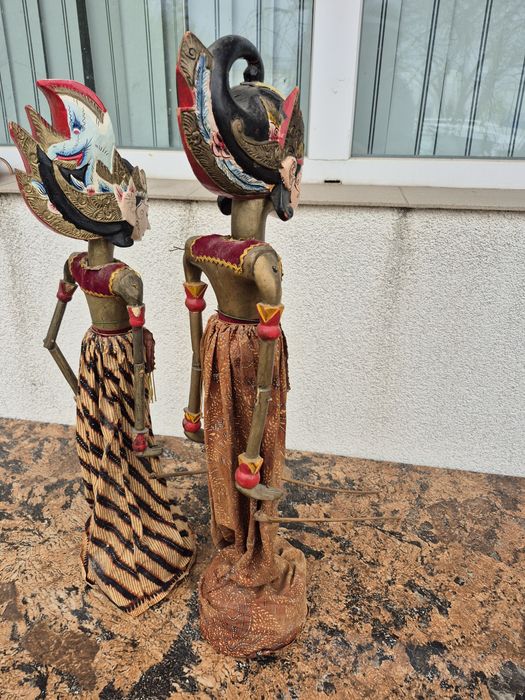 Vând 2 papusi statuiete lemn,scluptate,pictate manual ,Made Indonezia