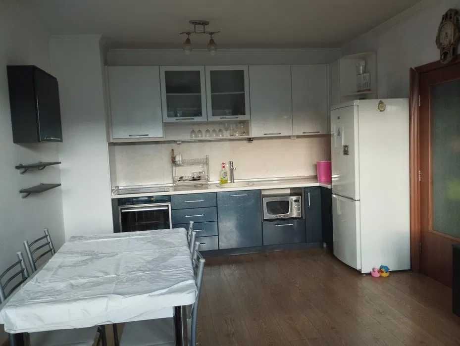 Дава се под наем Тристаен апартамент в София, Зона Б-18 - 90 кв.м за 700 € - Снимка #8