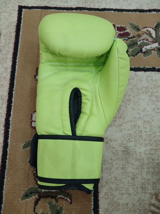 Бокс перчатка Buka