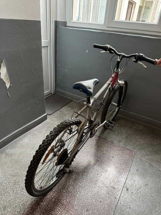 Vând două biciclete la preț super.