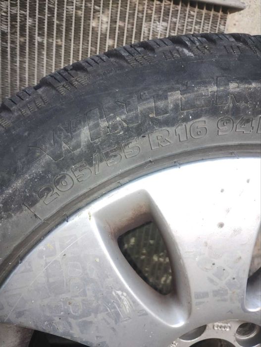 Продавам гуми с джанти за Audi