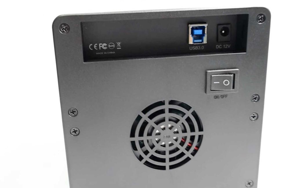 Carcasa hard disk CENMATE cu 4 bay-uri pentru HDD sau SSD SATA