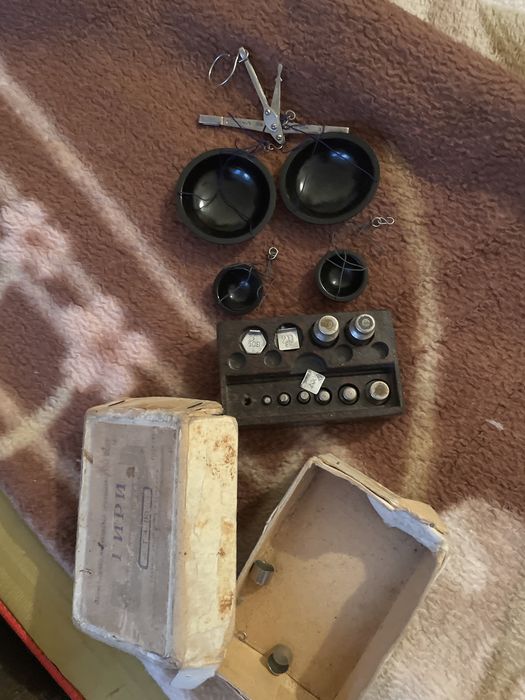 Весы и гири ручные