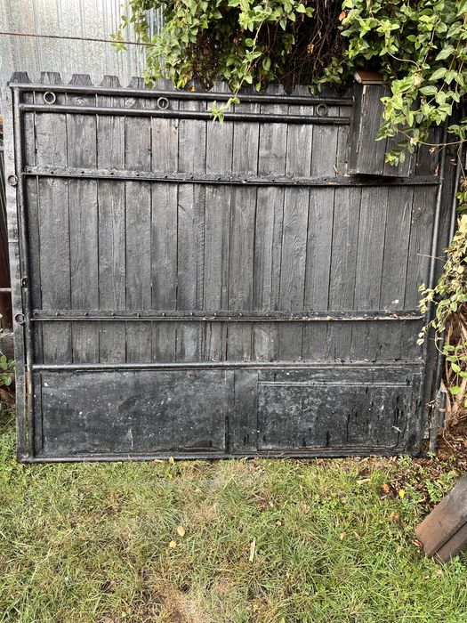 Vand porti gard fier cu lemn