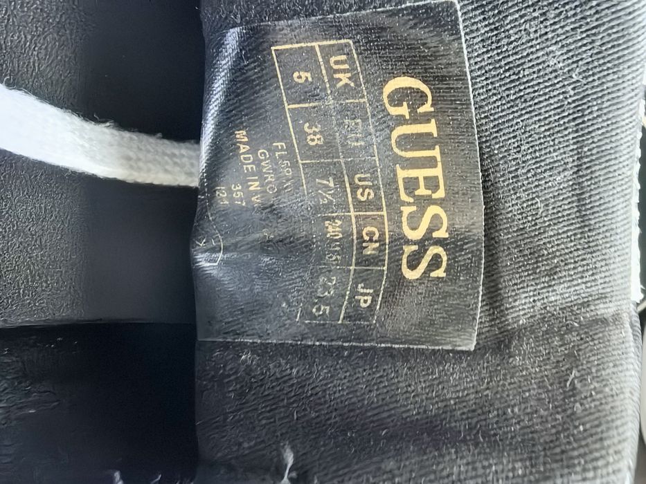 Дамски кецове Guess