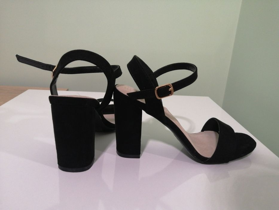 Сандали цвят черен и телесен