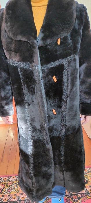 Женская цигейковая шуба.