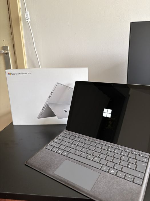 Microsoft Surface Pro 6 (Intel i5, 8GB RAM, 128GB SSD) + Оригинална клавиатура & Кутия