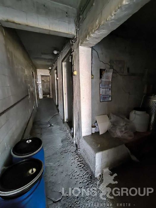 Продава се Промишлена сграда в Варна, Западна промишлена зона - 257 кв.м за 1168 €/кв.м - Снимка #11