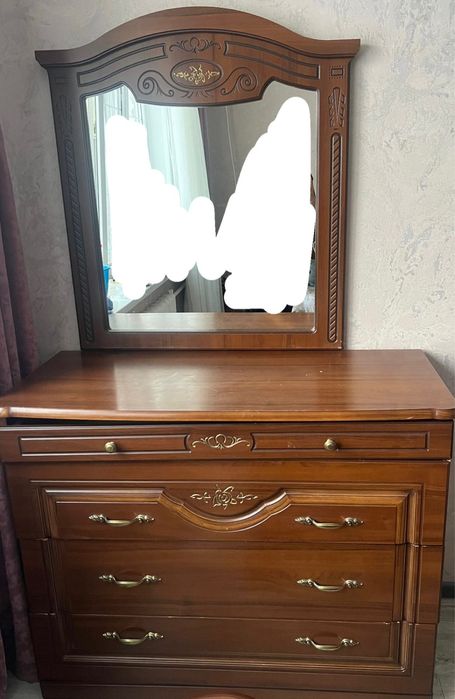 Продается комод с зеркалом