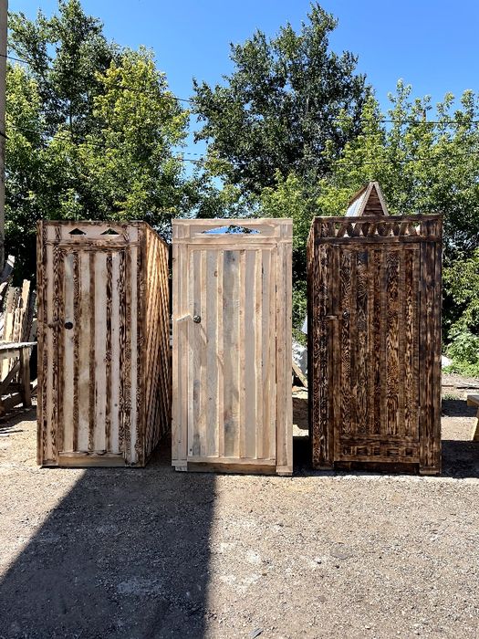 Дачный туалет деревянный .