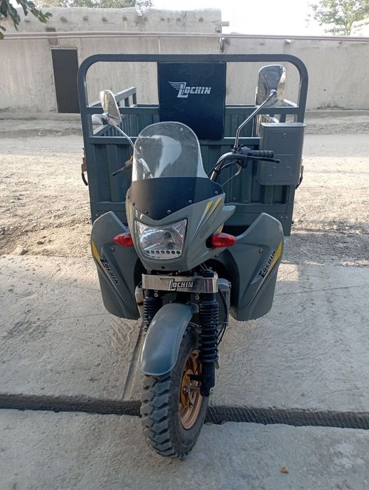 Moto lochin yuk tashuchi