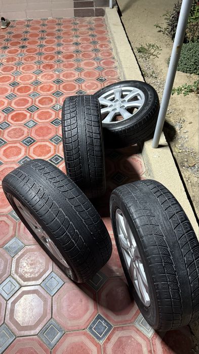 Продам диски с шинами 16