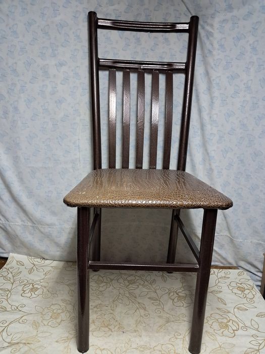 Продам стулья разные .