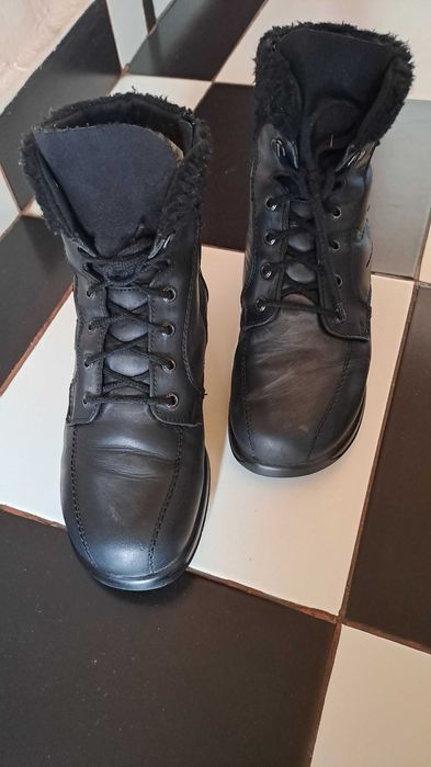 Продавам  ортопедични  дамски   боти  по  НЗОК .