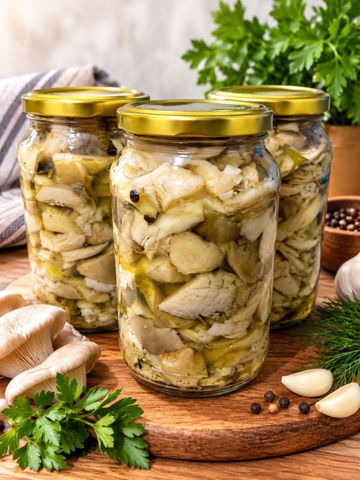 Грибы маринованные