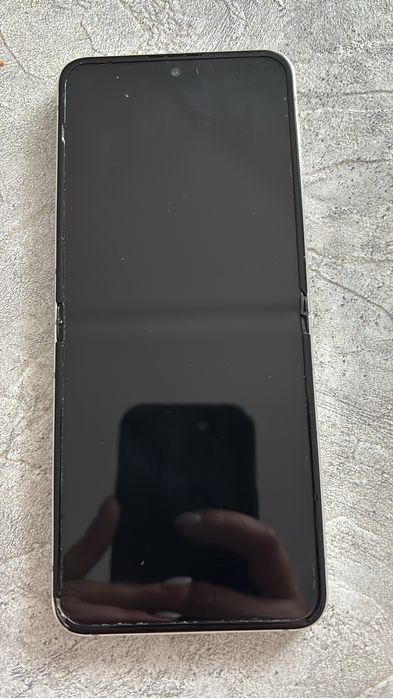 Продам телефон Flip 5 Z Galaxy