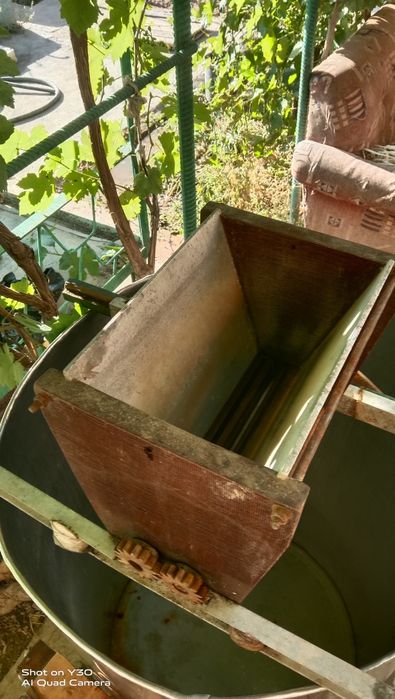 Продается бочка нерж.300л. Механ.дробилка, прес, бутыли 3,5,10,20л.