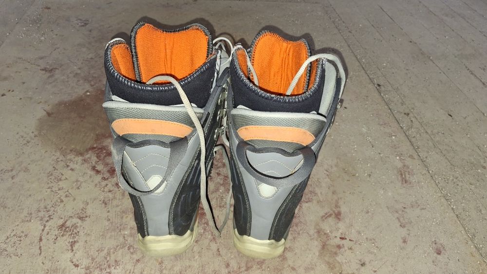 Продавам обувки за сноуборд Stuf 260 мм дължина на стелката