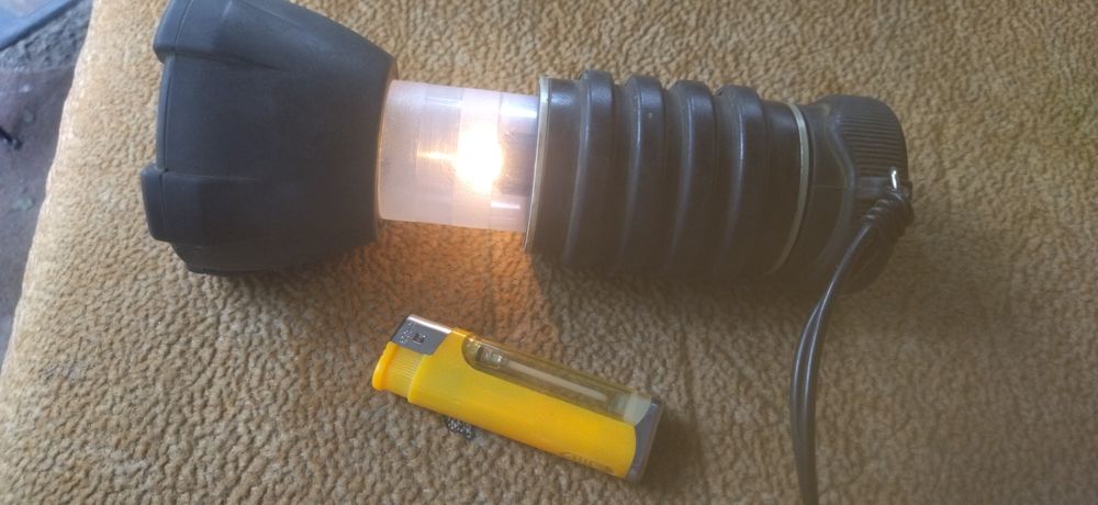 Фонарик Varta противоударный