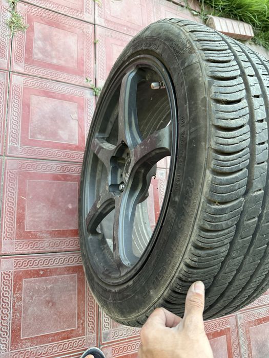 Diska  srochni sotiladi 225/45/18  5 *108