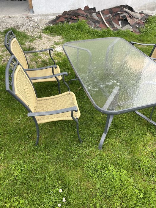 Маса и столчета за градинка