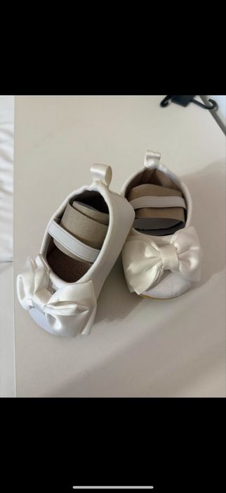 Продам новые детские туфельки