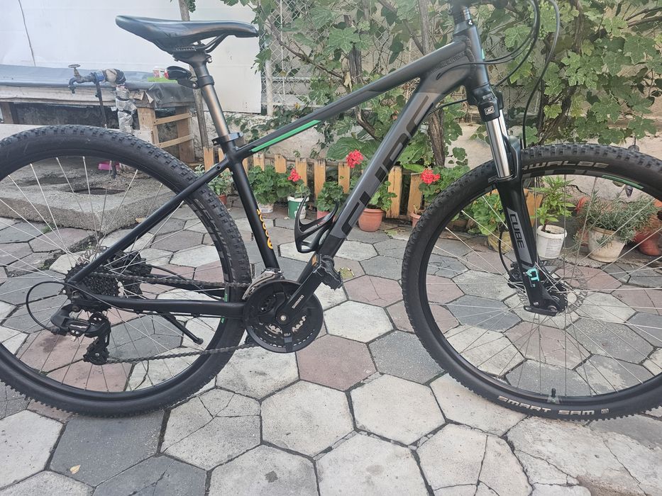 Biciclete de vînzare diferite modele specific bici sînt noi nouțè