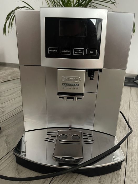 Vând aparat de cafea Delonghi